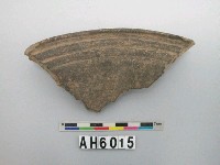 藏品(黑色夾砂陶口緣)的圖片